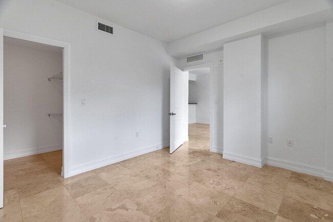 Building Photo - 1650 Galiano St