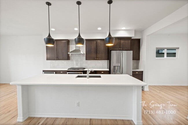 Building Photo - Luxury 5-Bedroom Home in the Award-Winning...