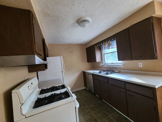 Kitchen - 965 McNeilly Rd