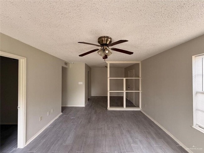 Building Photo - 10 Tamarack Ave