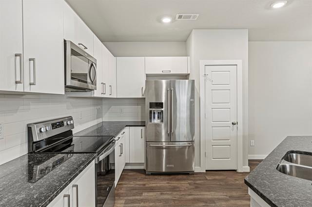 Building Photo - 617 Blackland dr