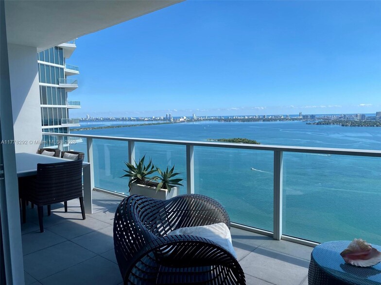 Building Photo - 2020 N Bayshore Dr
