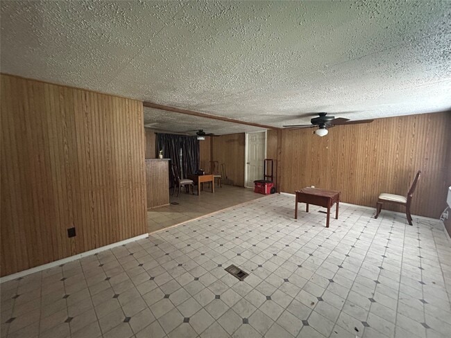 Building Photo - 210 Melton St