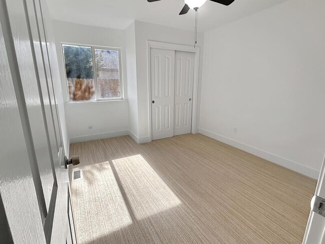 Building Photo - 5317 N Candlestick Ave