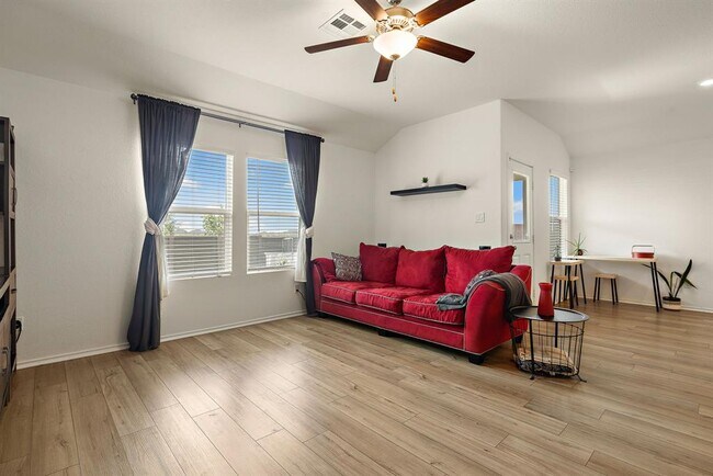 Building Photo - 424 Sebring Cir