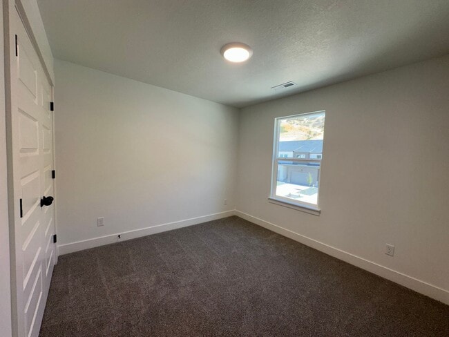 Building Photo - 5260 Acacia Dr