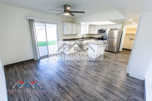 Building Photo - 2526 E Juanita Ave