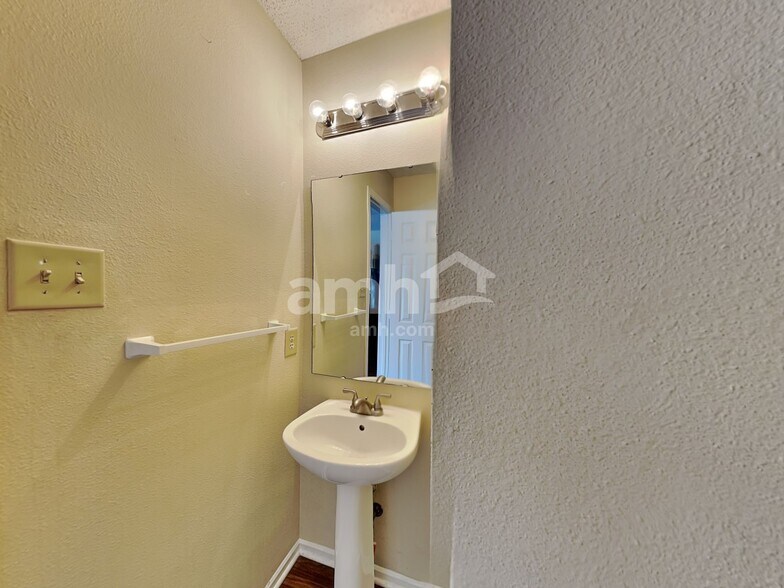 Building Photo - 12440 Rose Haven Dr