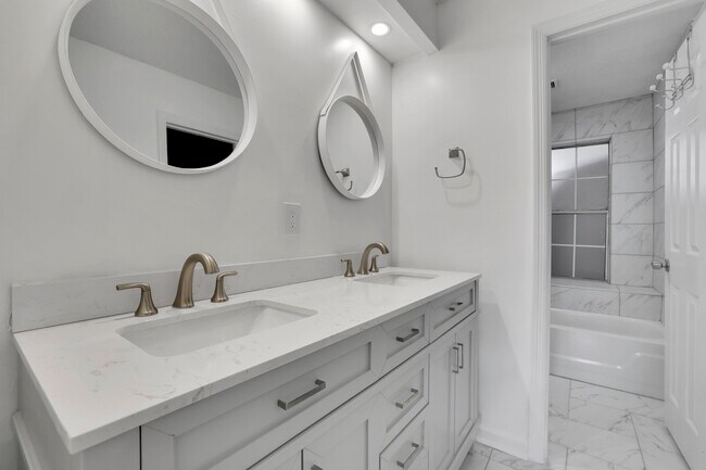 Building Photo - 2250 Goodwood Blvd SE