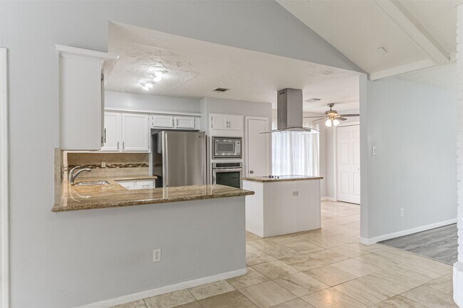 Building Photo - 21335 Park Mt Dr