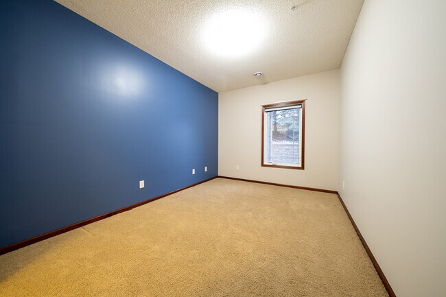 Building Photo - 5128 Yuma Ln N