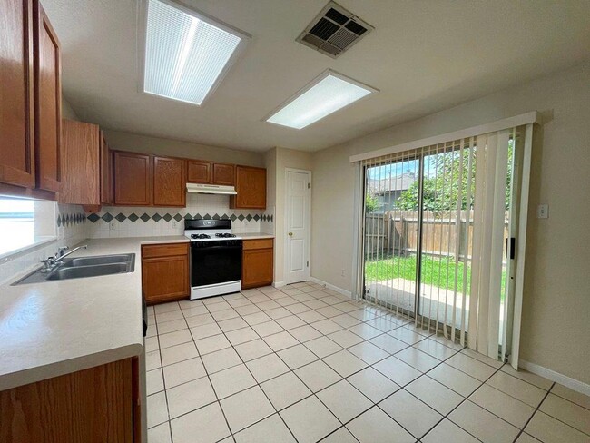 Building Photo - 17500 Dashwood Creek Dr