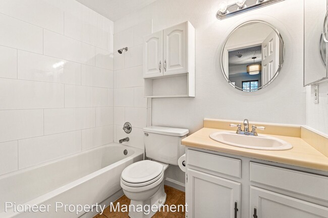 Building Photo - 2 br, 1 bath House - 940 S Dahlia St #A