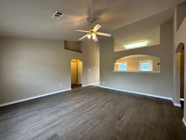 Building Photo - Beautiful Move In Ready 3 Bed 2 Bath for R...