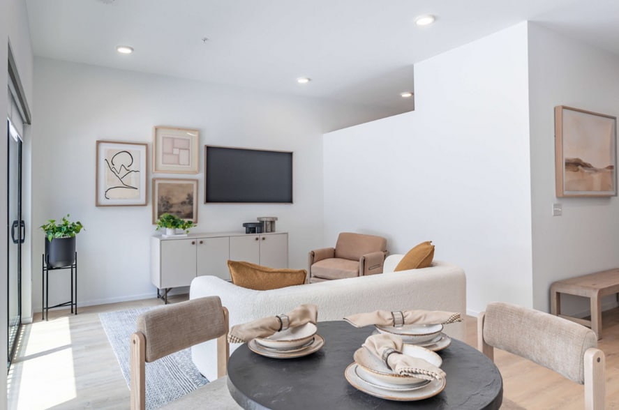 Building Photo - Luna Apartments