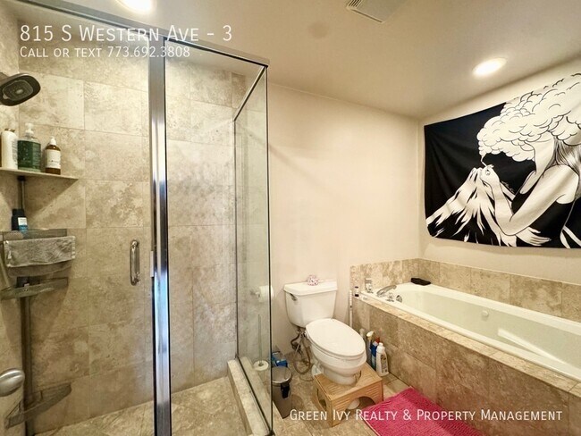 Building Photo - 815 S Western Ave