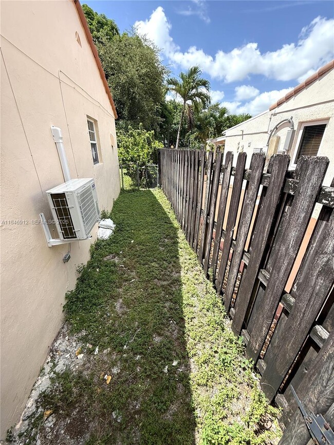 Building Photo - 624 Westward Dr