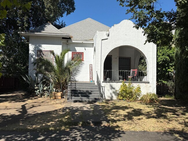 Primary Photo - 1123 N Commerce St