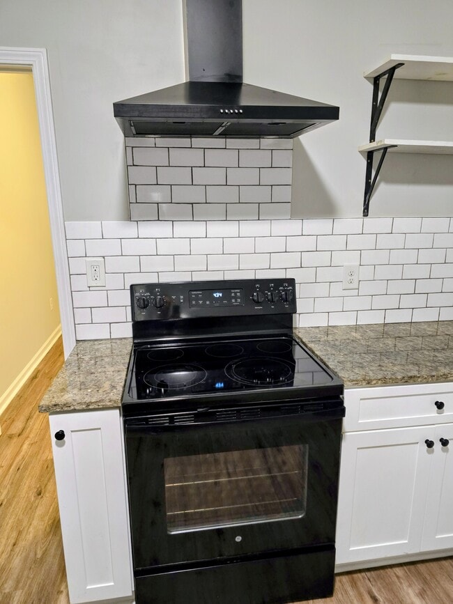 Building Photo - Macon Drive