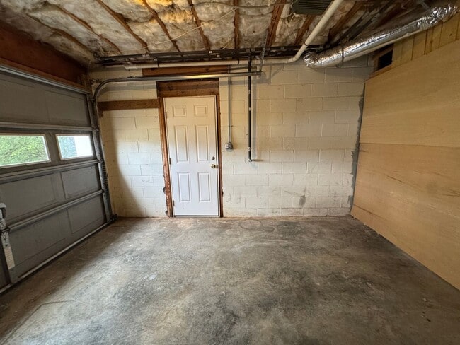 Building Photo - 2587 Elkmont Dr