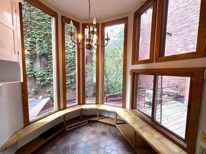 Building Photo - 32 Gloucester St