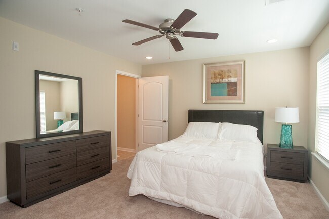 Building Photo - 2 Bedroom Townhouse at the Woodlands! Schedule a tour today! Only $500 deposit!