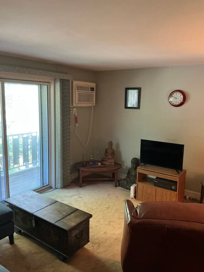 Building Photo - Large 2 bedroom 2 bathes condo