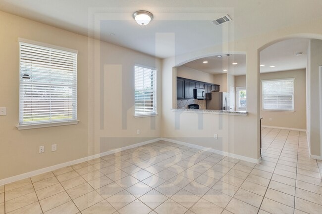 Building Photo - 2880 Donnell Dr