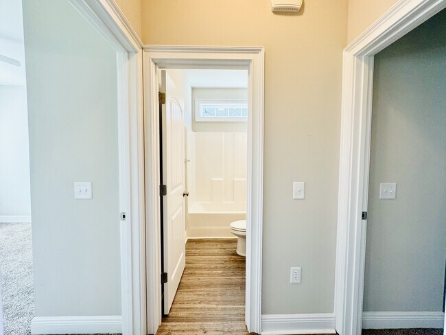 Building Photo - 211 Copperwood Lp
