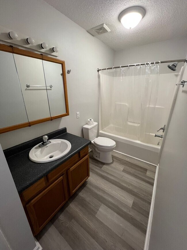 Building Photo - 3 Bedroom 2 Bath House, Turtle Cove Subdivision White Lake NC