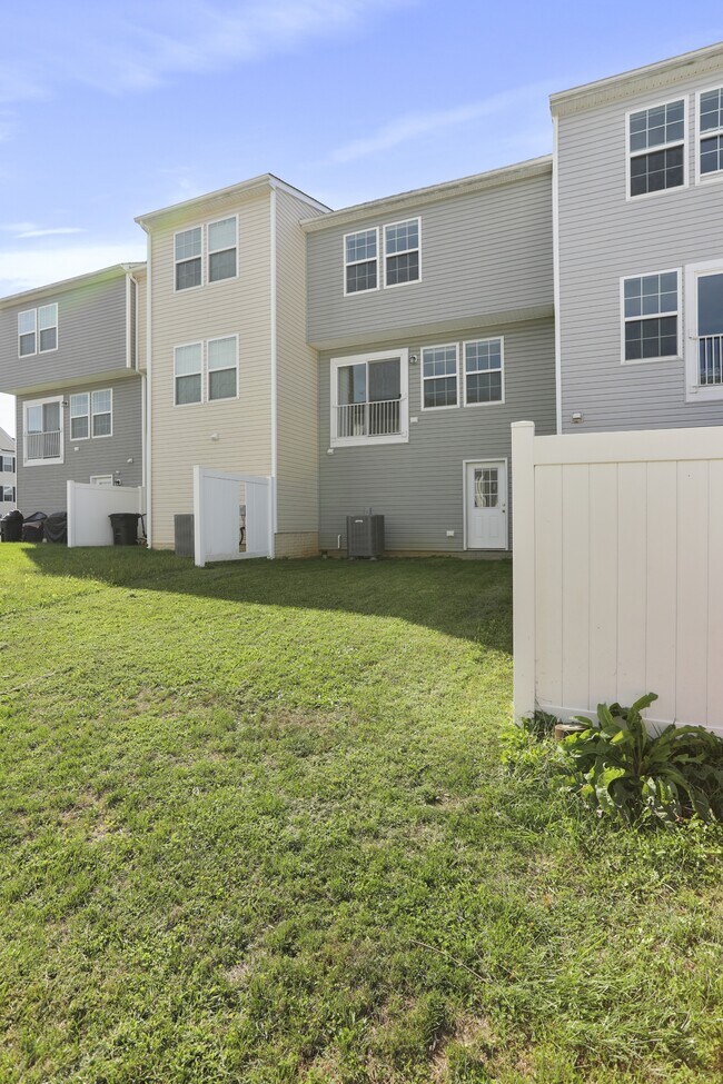 Building Photo - 18 Chillingham Ct
