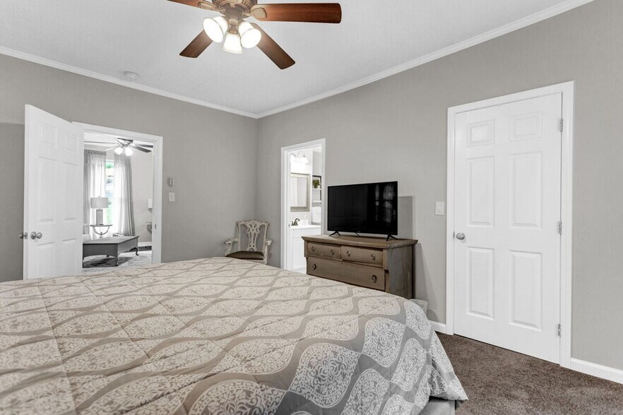 Building Photo - 4481 McLain Cir