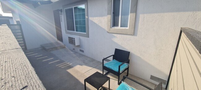 Building Photo - Newly Remodeled 1 Bedroom / Call or text O...