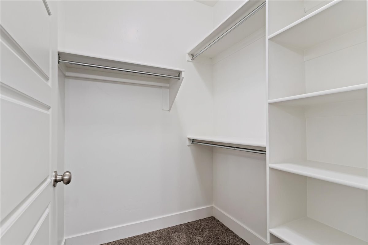 Building Photo - 2333 S Long Dr