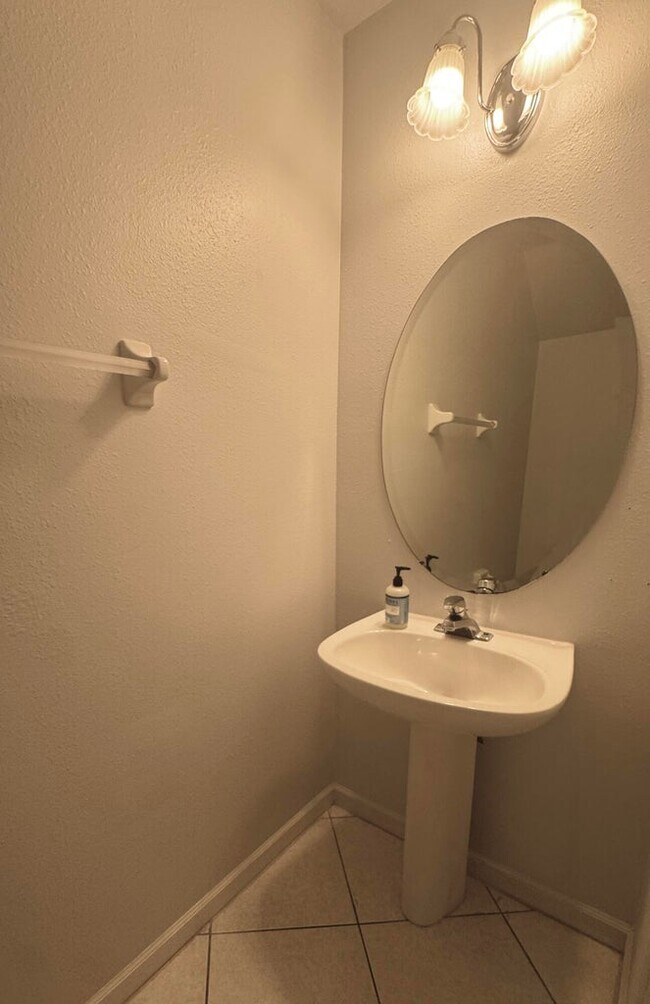 Building Photo - 8171 Bellagio Ln