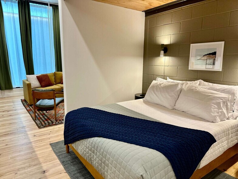 Building Photo - 1911 3rd Ave N