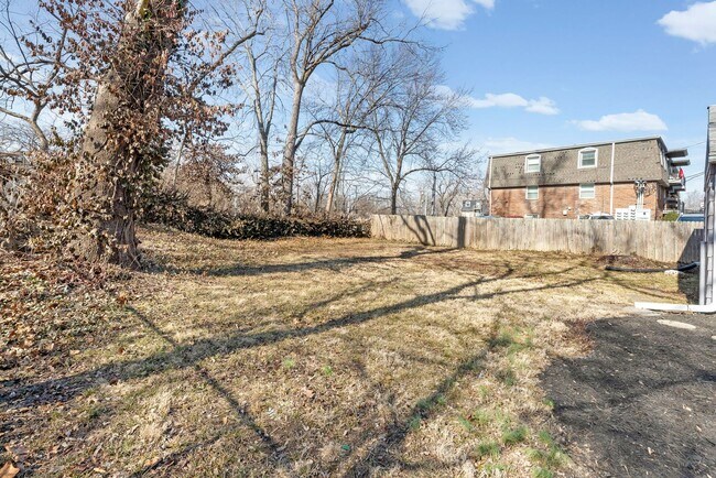 Building Photo - New Renovated Two Bed One Bath Home!!!