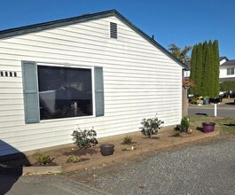 Building Photo - Two Bedroom One Bathroom Duplex For Rent in Bellingham