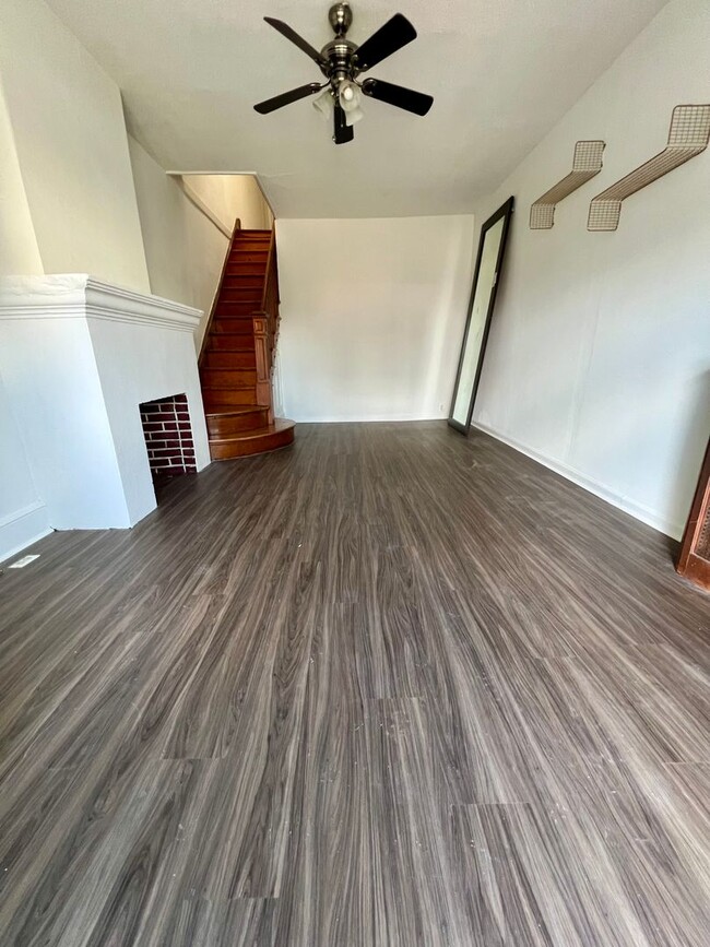 Building Photo - 224 N 65th St