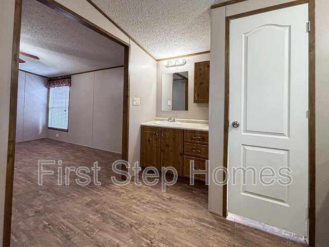 Building Photo - 618 San Rafael