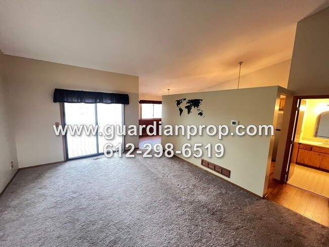 Building Photo - Split Level Townhouse Available May 1st on...