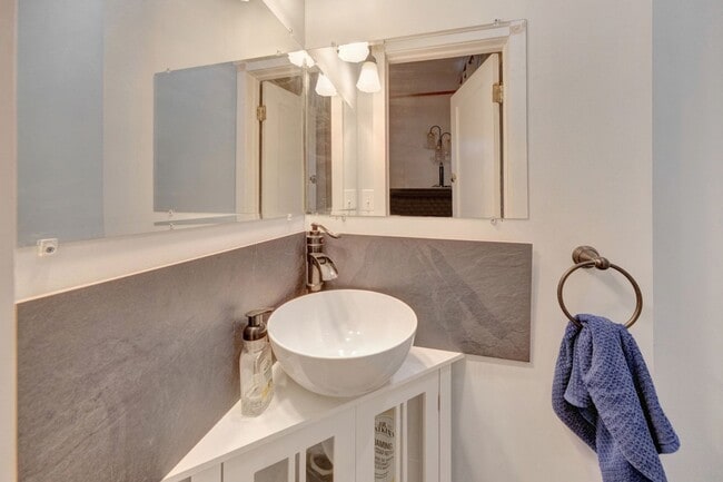 Building Photo - Charming, Recently Updated 3-Bedroom Home in Urbana