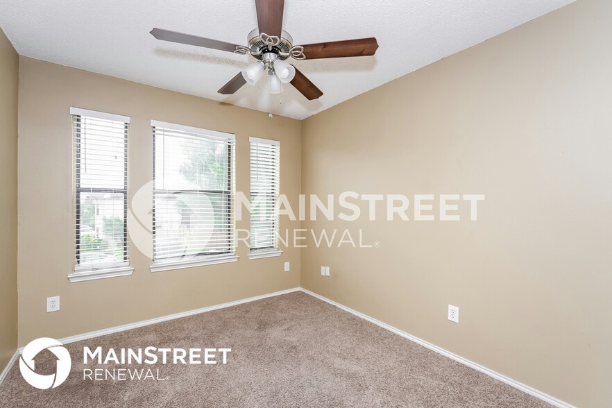 Building Photo - 837 Foxridge Dr