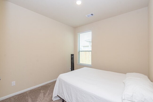 Building Photo - 14657 E Pine Heart Dr
