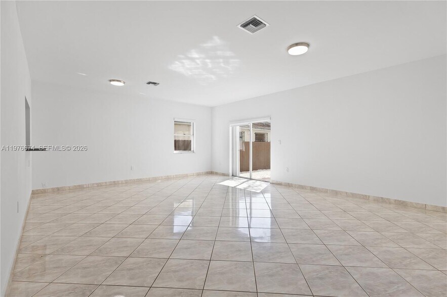 Building Photo - 2870 SW 21st St