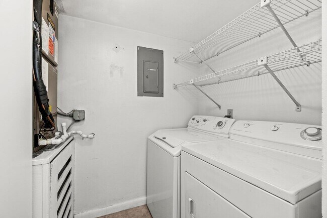 Building Photo - 432 Pine Glen Ln