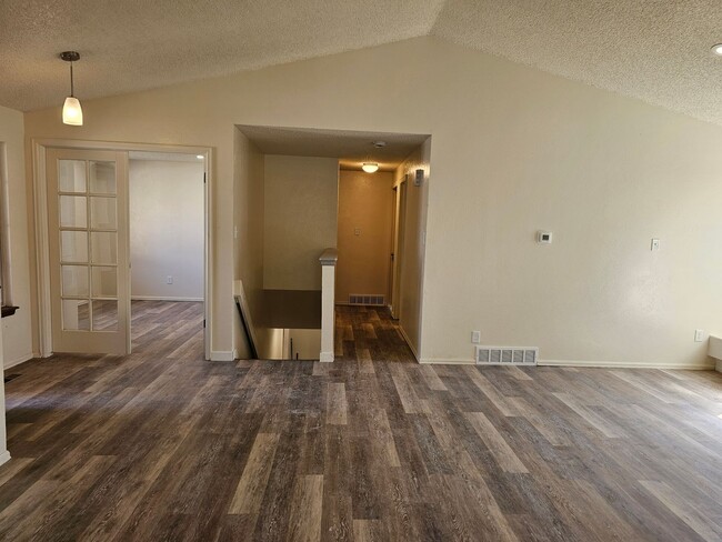 Building Photo - Large home available