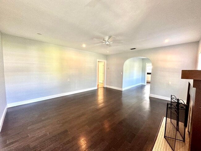 Building Photo - 101 C St