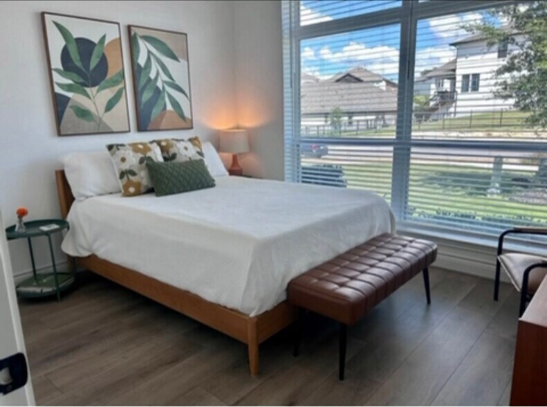 Building Photo - 272 Navarro