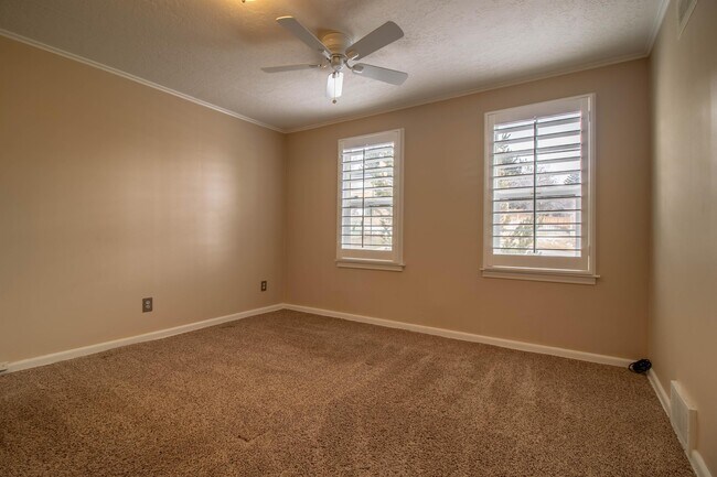 Building Photo - 575 I St